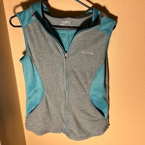 Columbia Women’s Hooded Activewear Vest Color Gray/Blue Size Medium